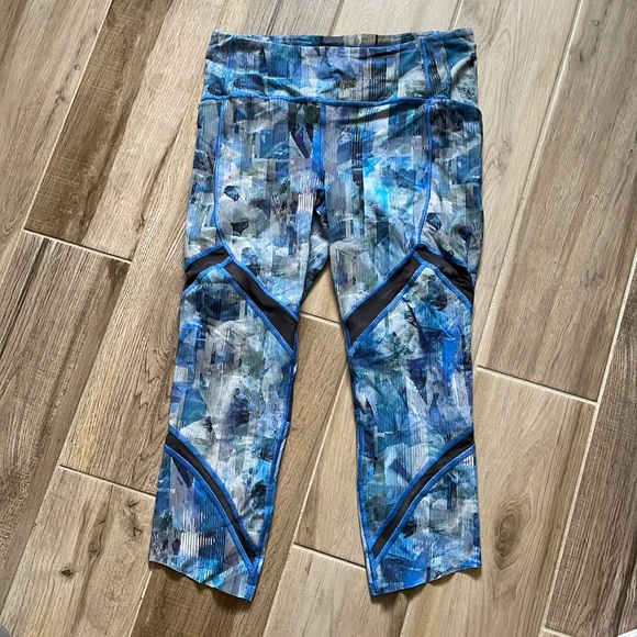 Lululemon capris - Picture 1 of 5
